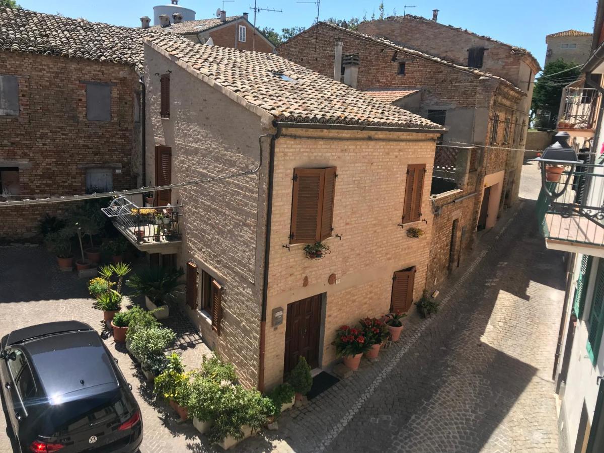 La Trave Bed & Breakfast Montecosaro  ภายนอก รูปภาพ
